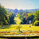 Mit Blick Auf Herkules Mit Parkplatz