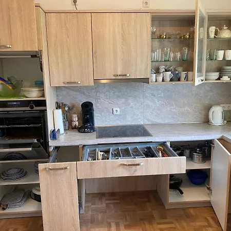 Mit Blick Auf Herkules Mit Parkplatz *