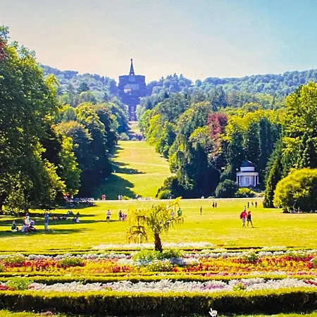 Mit Blick Auf Herkules Mit Parkplatz