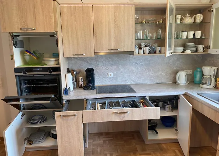 Mit Blick Auf Herkules Mit Parkplatz *