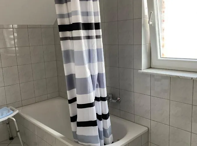 Mit Blick Auf Herkules Mit Parkplatz *