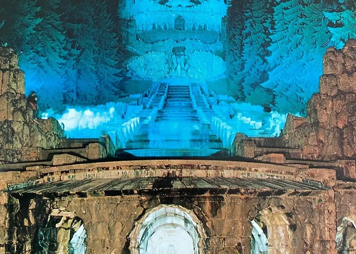 Mit Blick Auf Herkules Mit Parkplatz *