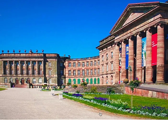 Mit Blick Auf Herkules Mit Parkplatz * Kassel