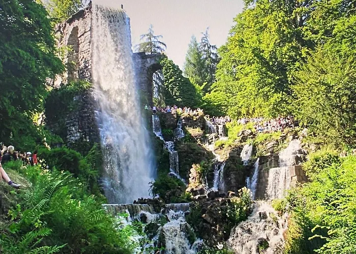 Mit Blick Auf Herkules Mit Parkplatz *